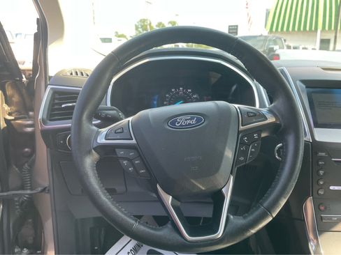 Used 2019 Ford Edge Titanium FWD image 15