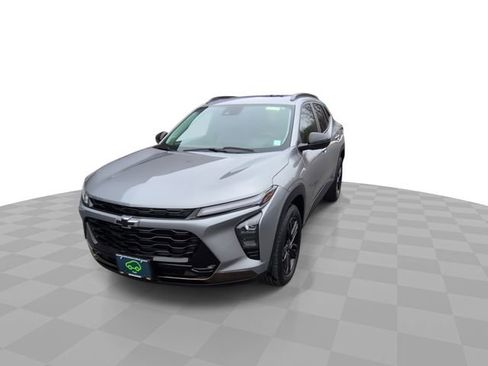 Used 2024 Chevrolet Trax ACTIV w/ Sunroof Package image 3