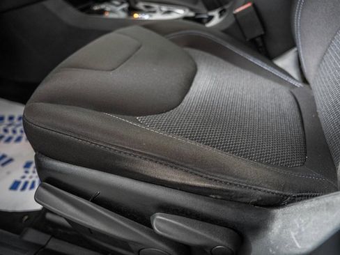 Used 2019 Jeep Cherokee Latitude w/ Popular Appearance Group image 32