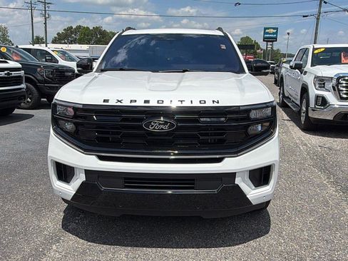 Used 2025 Ford Expedition Max Platinum w/ Stealth Performance Package AWD/4WD image 2