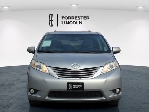 Used 2015 Toyota Sienna XLE Premium AWD/4WD image 8