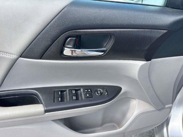 Used 2015 Honda Accord EX image 24