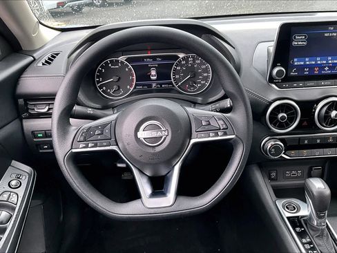 Used 2025 Nissan Sentra SV image 6