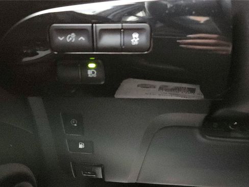 Used 2018 Toyota Prius Prime Premium image 33