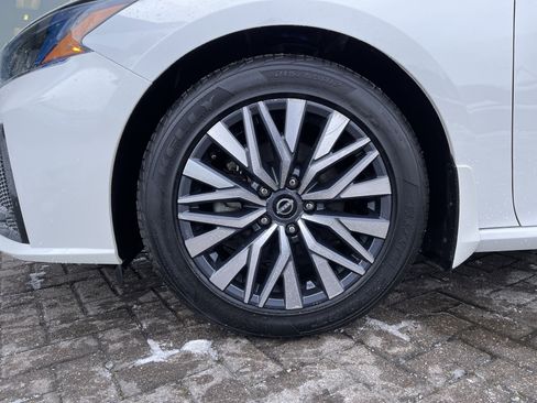 Used 2023 Nissan Altima 2.5 SV image 11