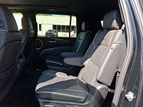 Used 2023 Cadillac Escalade ESV Premium Luxury image 12