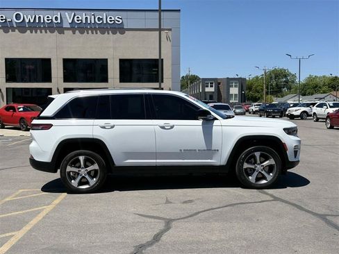 Used 2023 Jeep Grand Cherokee 4WD 4xe image 8