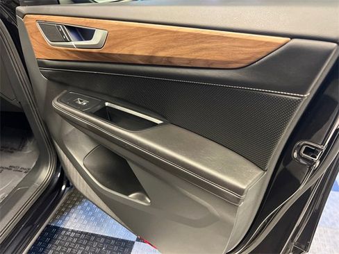 Certified 2024 Volkswagen Atlas SE image 11