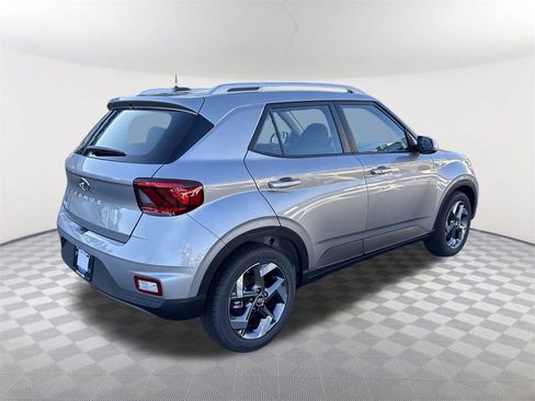 Used 2025 Hyundai Venue SEL image 5