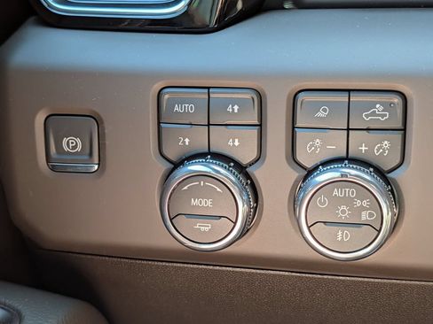 New 2026 GMC Sierra 3500 Denali w/ Denali Reserve Package AWD/4WD image 46