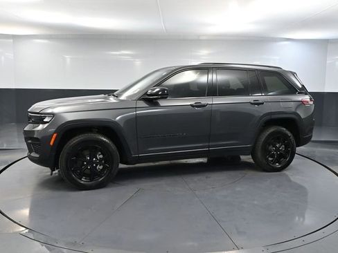 Used 2024 Jeep Grand Cherokee Altitude image 12
