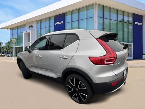Used 2025 Volvo XC40 B5 Ultra image 4
