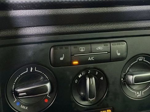 Used 2013 Volkswagen Beetle 2.0T image 19