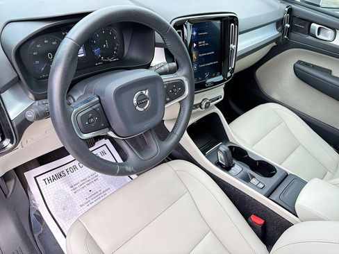 Used 2021 Volvo XC40 T5 Momentum w/ Premium Package AWD/4WD image 25