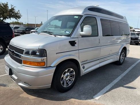 Used 2024 Chevrolet Express 2500 RWD image 2