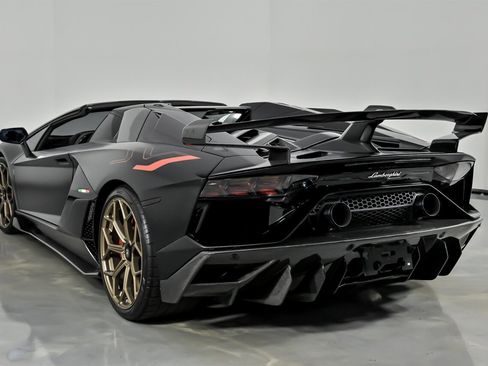 Used 2021 Lamborghini Aventador SVJ image 10
