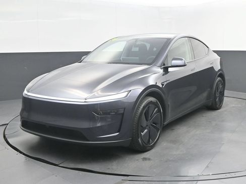 Used 2026 Tesla Model Y Long Range AWD/4WD image 1