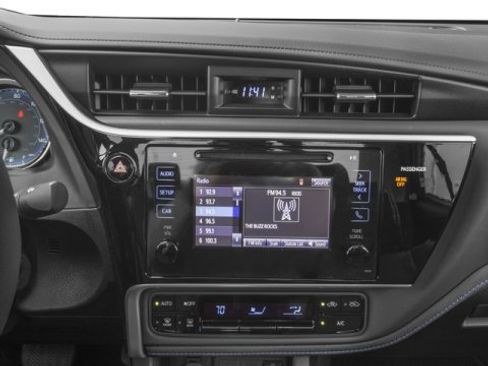 Used 2017 Toyota Corolla SE w/ SE Premium Package image 10