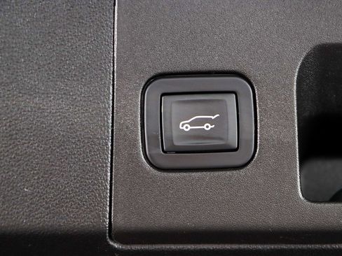 Used 2018 Cadillac XT5 FWD w/ LPO, Wheel Lock Package image 30