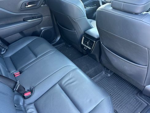 Used 2025 Toyota Crown Signia w/ Advanced Technology Package image 18