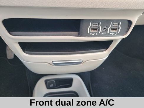Used 2023 Chrysler Voyager LX image 6