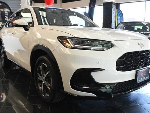 Used 2025 Honda HR-V EX-L image 3