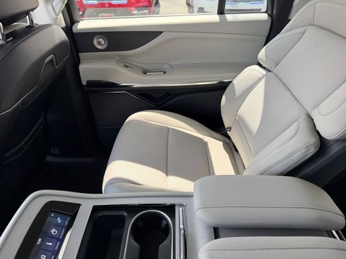 New 2026 Lincoln Navigator L Reserve AWD/4WD image 20
