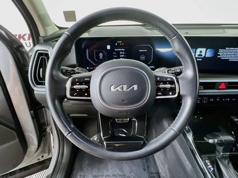 Used 2025 Kia Sorento SX AWD/4WD image 12