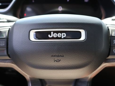 Used 2022 Jeep Grand Cherokee L Limited AWD/4WD image 28