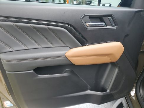 Used 2024 GMC Canyon AT4 w/ LPO, Off Road Lift Package image 8