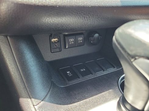 Used 2018 Toyota Highlander Limited FWD image 27