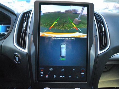 Used 2024 Ford Edge Titanium image 24