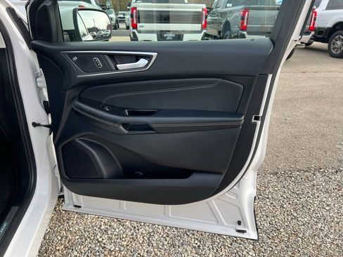 Used 2019 Ford Edge Titanium image 20