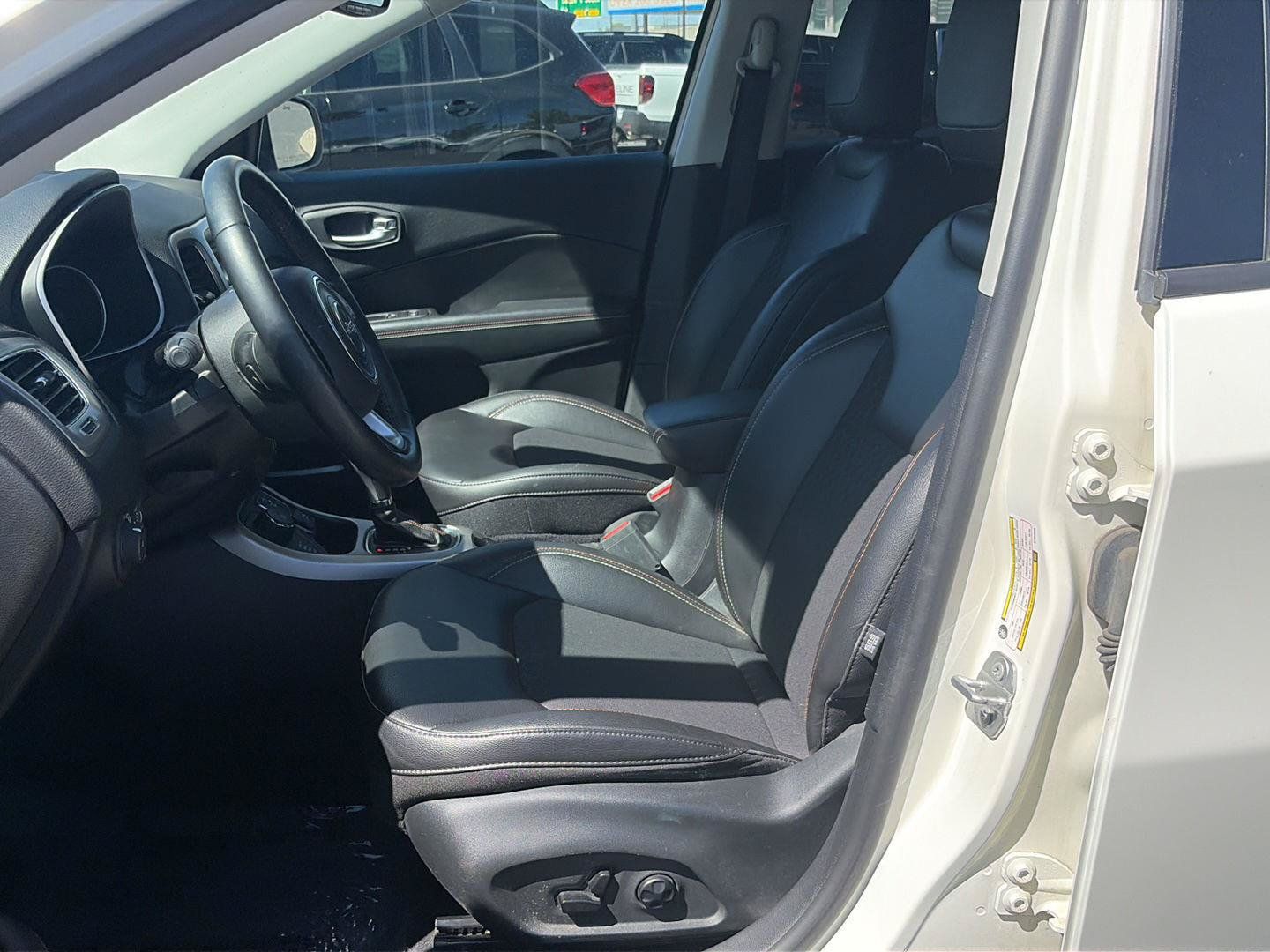 Used 2019 Jeep Compass Latitude w/ Popular Equipment Group AWD/4WD image 18