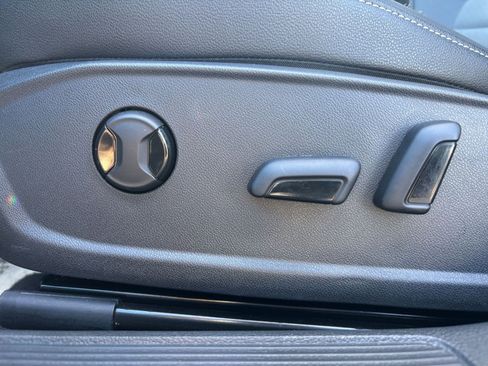 Used 2025 Volkswagen Jetta SE image 23