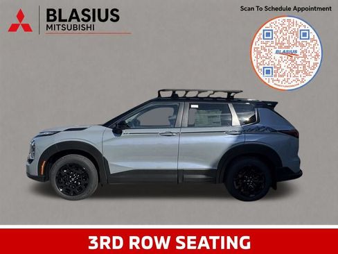 Used 2025 Mitsubishi Outlander AWD image 3