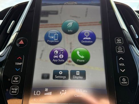 Used 2022 Toyota Prius Prime XLE FWD image 30