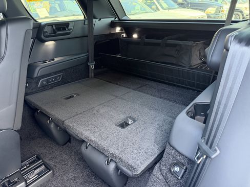 Used 2025 Land Rover Range Rover Long Wheelbase SE image 16