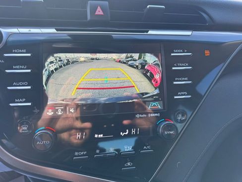 Used 2020 Toyota Camry XLE image 9