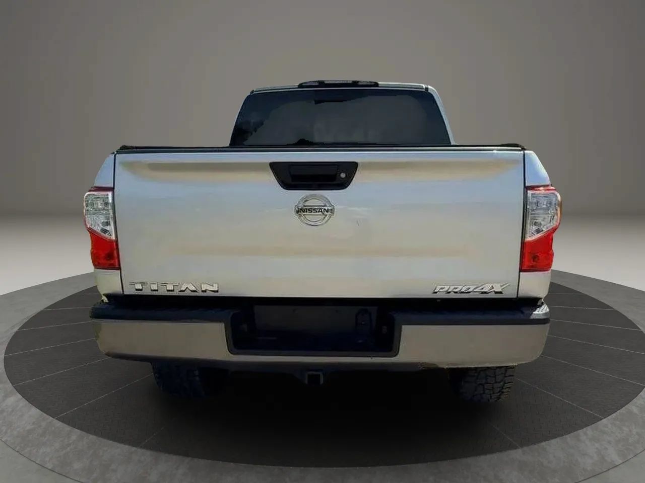 Used 2018 Nissan Titan PRO-4X AWD/4WD image 5