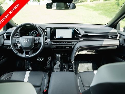 Used 2025 Toyota Camry SE FWD image 11