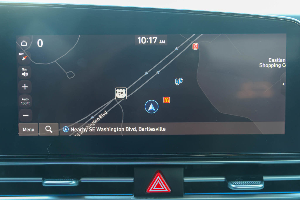 Used 2025 Hyundai Elantra Limited FWD image 26