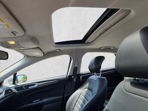 Used 2014 Ford Fusion SE w/ Equipment Group 502A FWD image 12