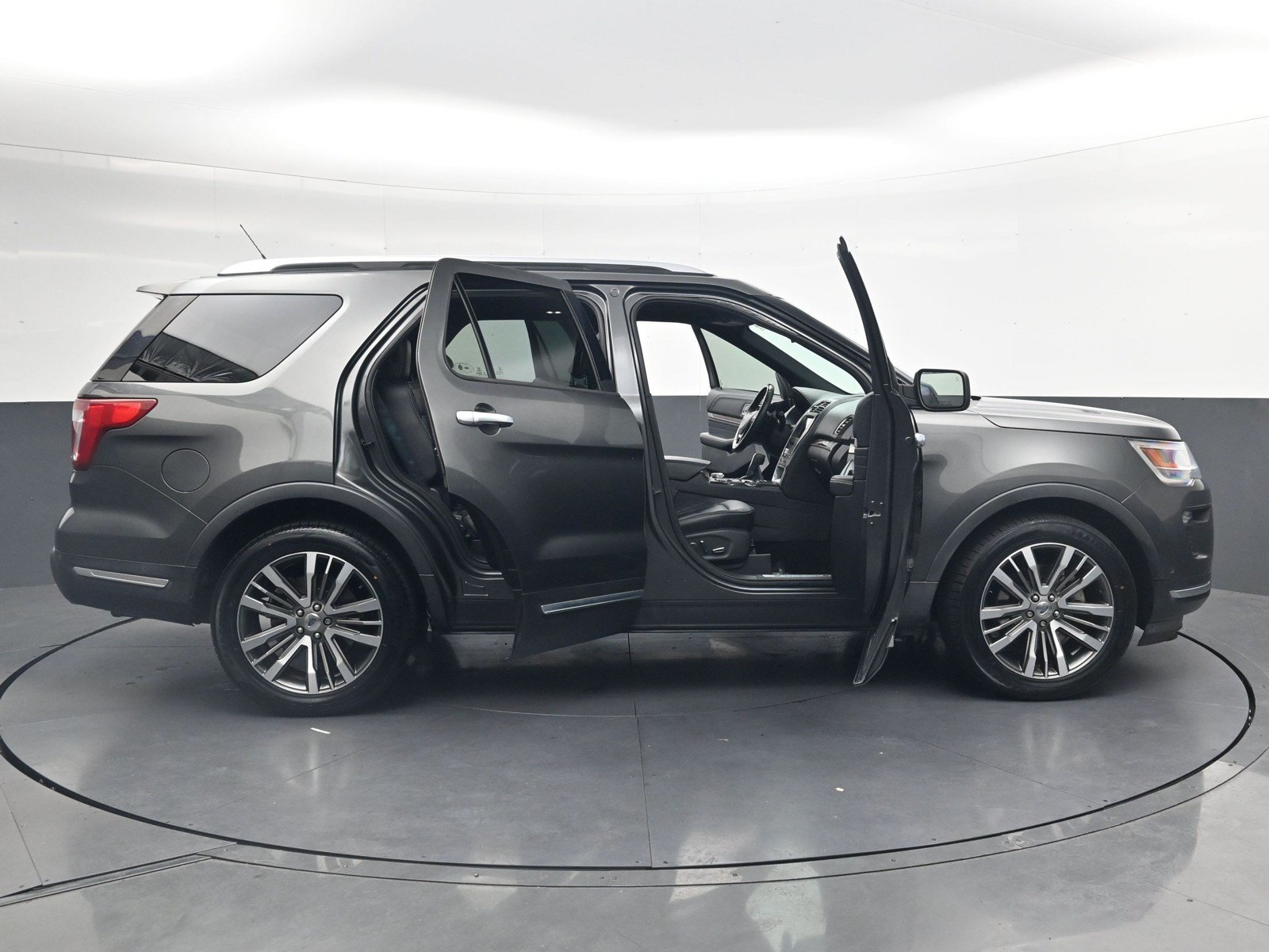 Used 2018 Ford Explorer Platinum AWD/4WD image 35