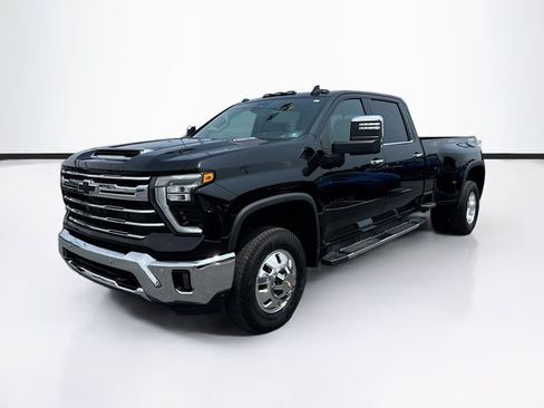 Used 2024 Chevrolet Silverado 3500 LTZ w/ LTZ Plus Package AWD/4WD image 3