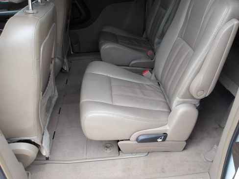 Used 2014 Chrysler Town & Country Touring-L w/ Trailer Tow Group FWD image 23