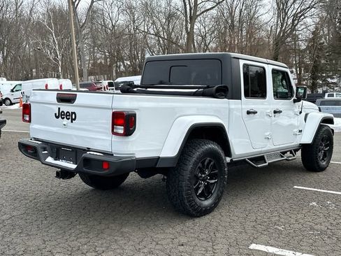 Used 2022 Jeep Gladiator Sport image 4