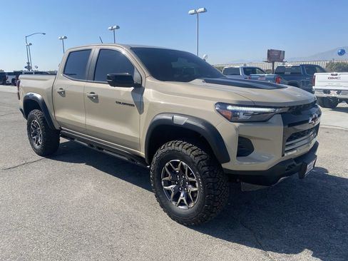 Used 2024 Chevrolet Colorado ZR2 w/ Technology Package AWD/4WD image 39