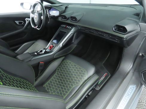 Used 2023 Lamborghini Huracan EVO image 18