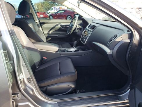 Used 2016 Nissan Altima 2.5 SR w/ LED Appearance Package image 14